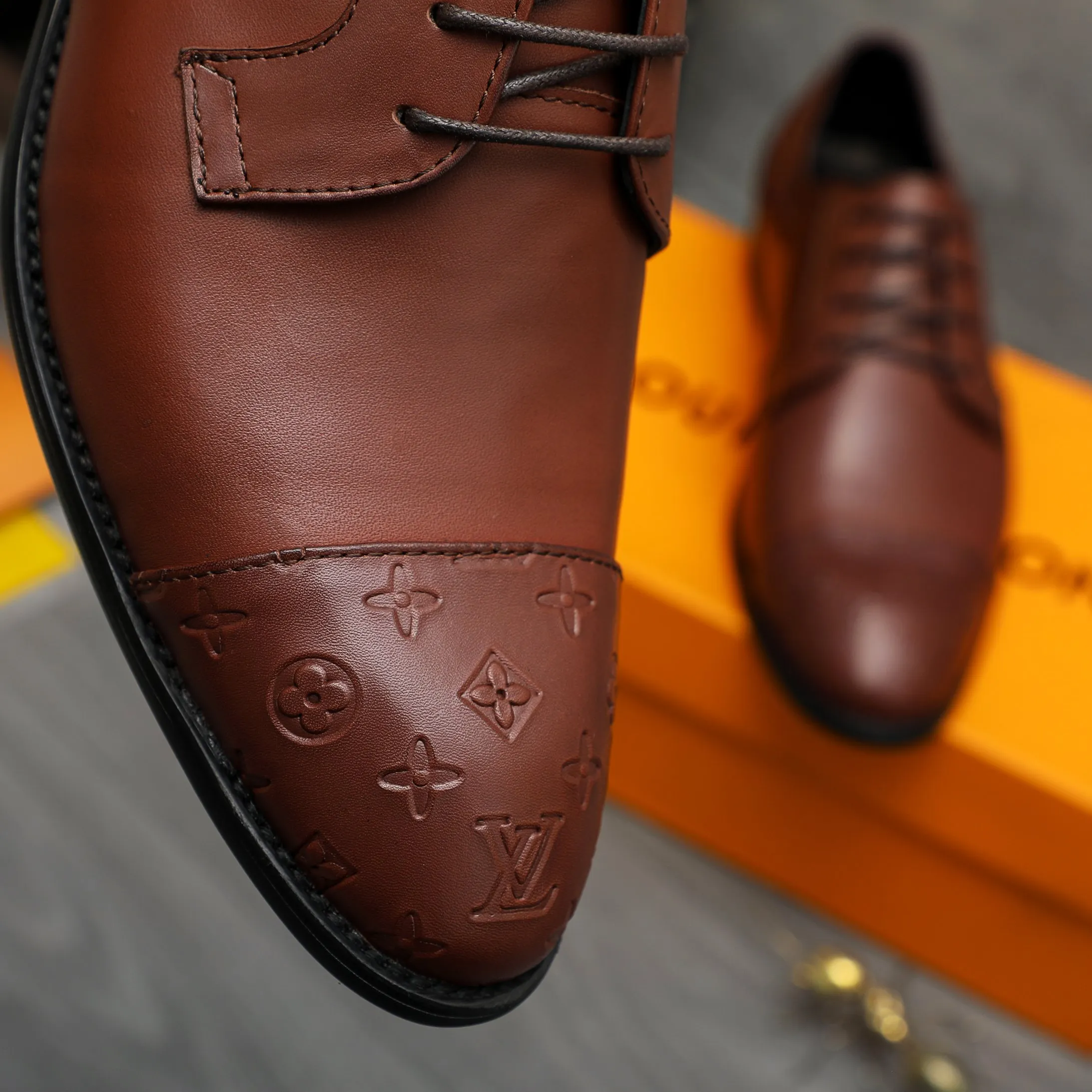 Men's shoes 💰p460 Product trademark: LV (Louis Vuitton) business lace-up leather shoes True size: 39-44 Product material: Selected high-quality cowhide stitching embossed cowhide upper, cowhide lining, original rubber outsole
